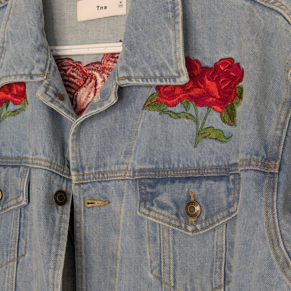 ARITZIA TNA Embroidered Rose Denim Jean Jacket, WOMENS Medium - Picture 2 of 16
